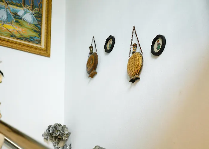 Leka ジロカストラ